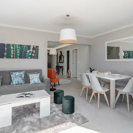 Promenade I By An Island * فونشال